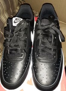 Nike black snickers 8.5 men size